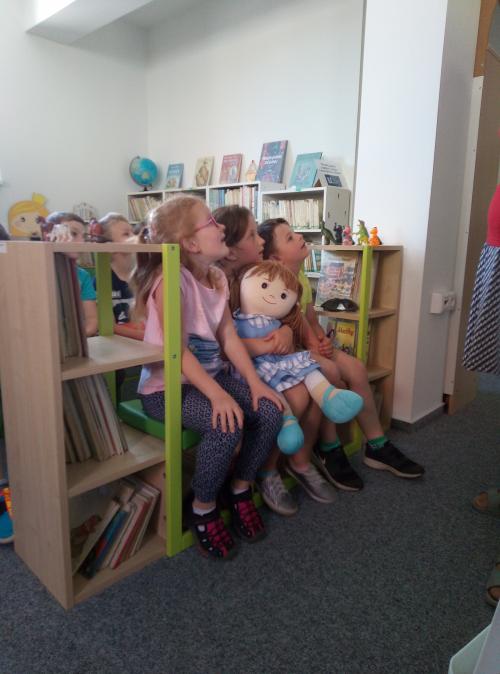 Deti z MŠ v knižnici