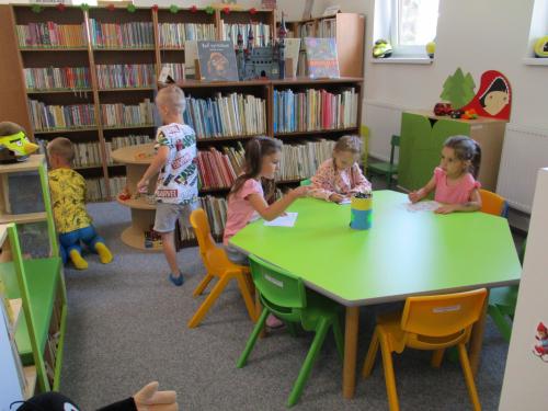 Deti z MŠ v knižnici