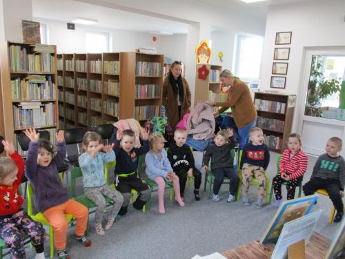 Najmenší škôlkari navštívili knižnicu