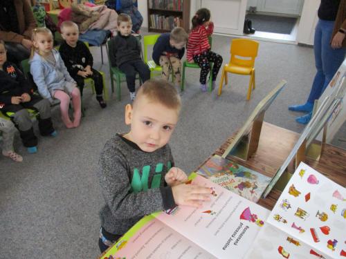 Najmenší škôlkari navštívili knižnicu